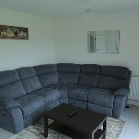 Beautiful New Family Home ลีดส์ ภายนอก รูปภาพ